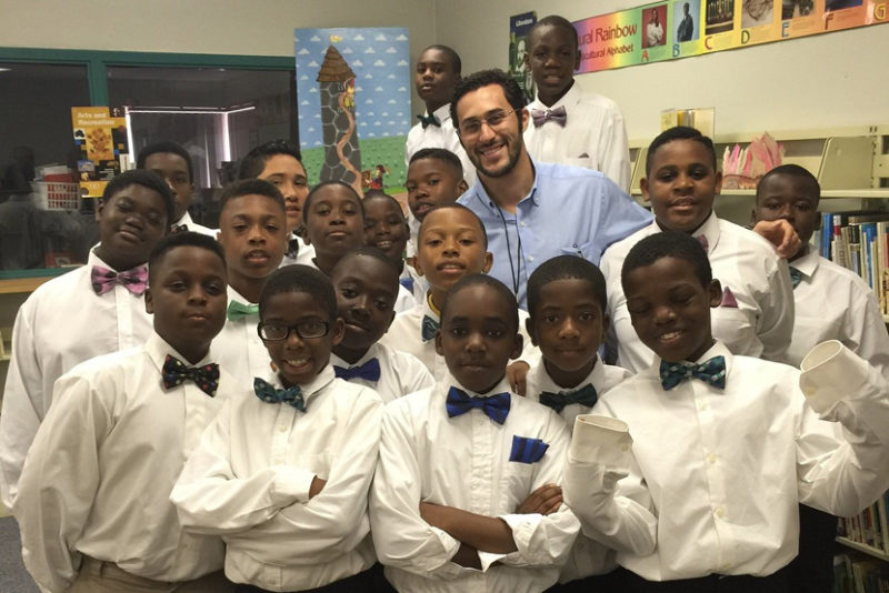 Los hombres verdaderos leen – Schlacter Law visita la escuela Thurgood Marshall Elementary